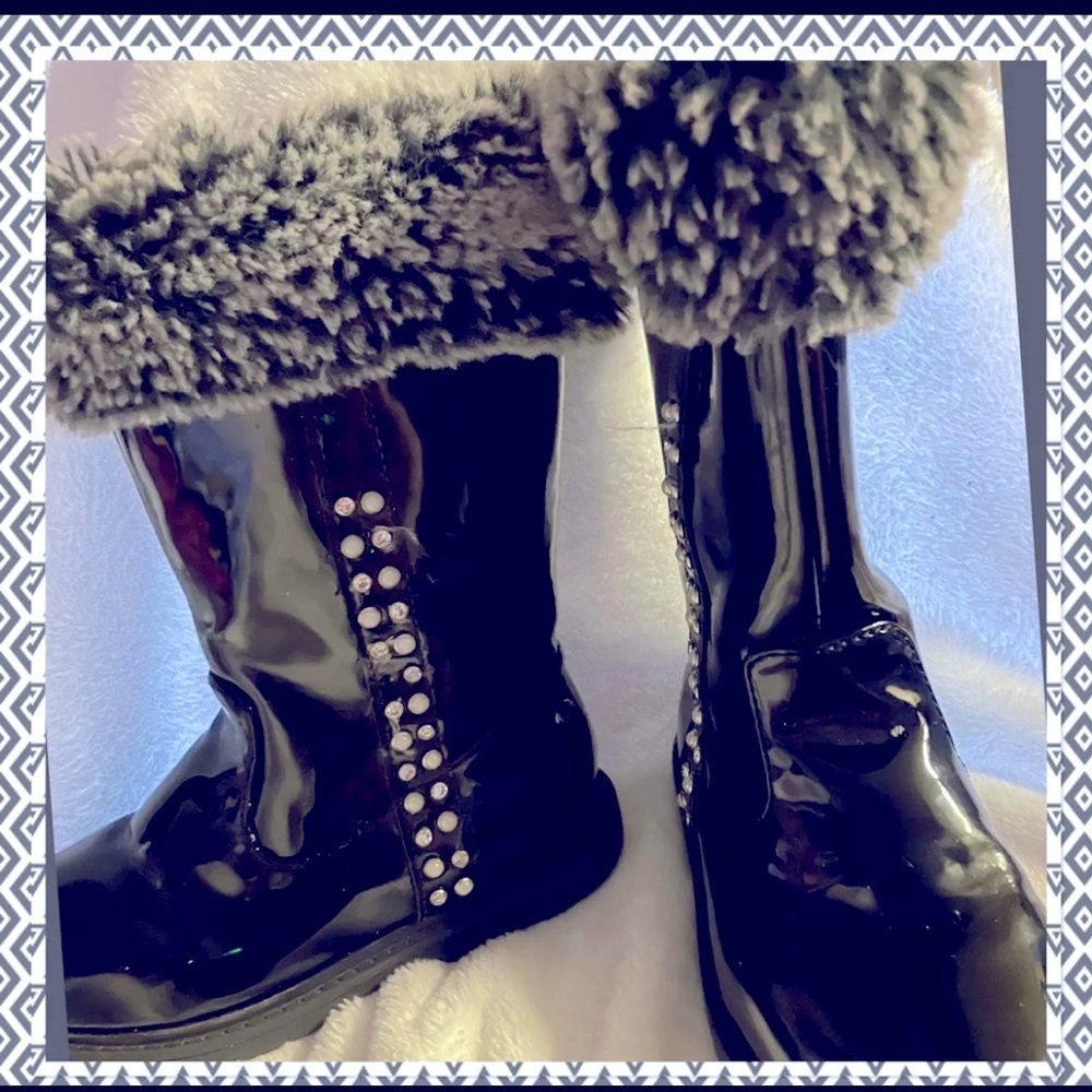 Girl’s Black rubber fur trimmed boots size 11